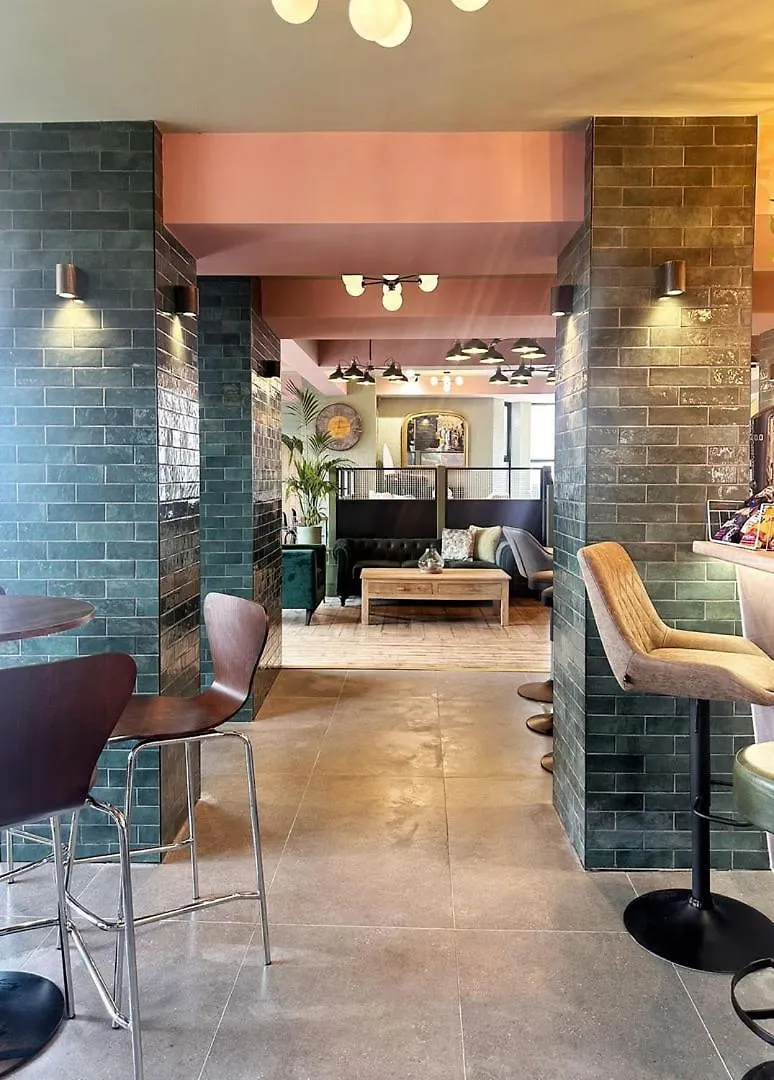 Cardiff Gem! Sleeps 16 - City Centre! 0*,